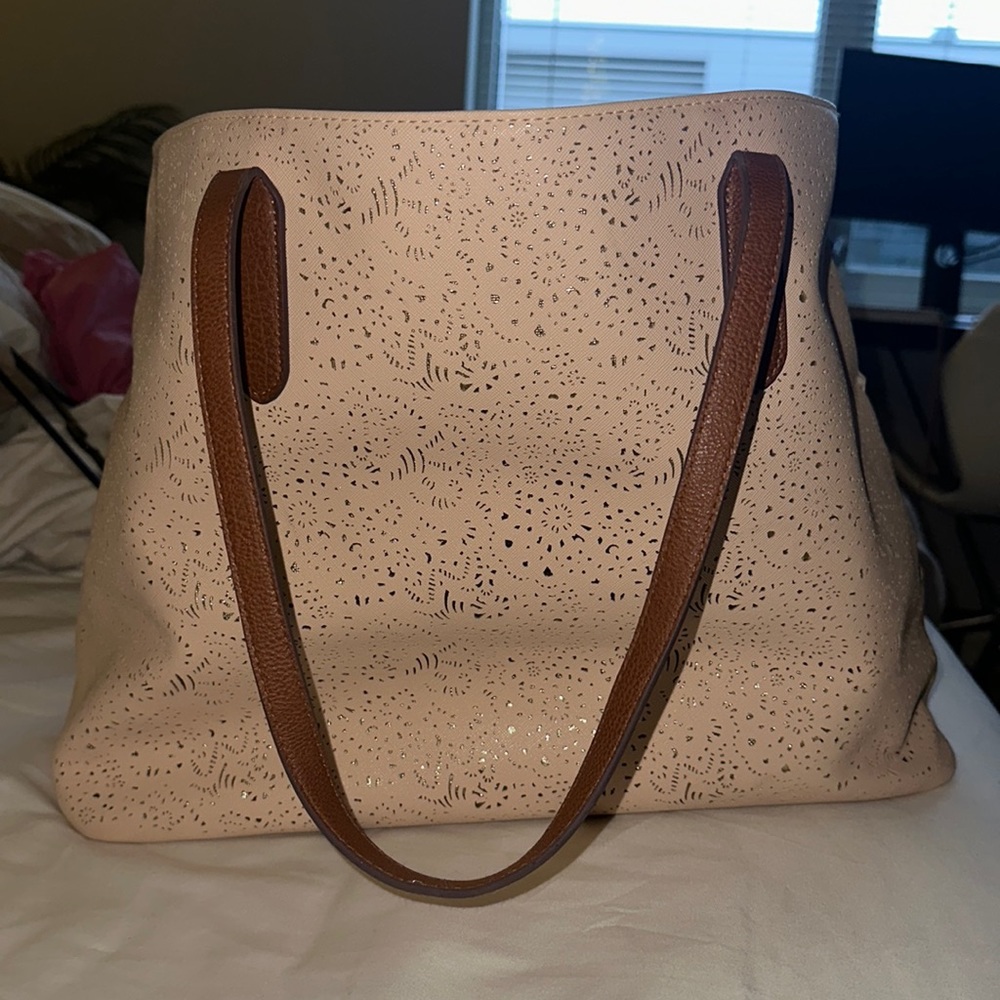 Large purse with one zipper compartment inside